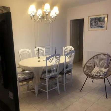 Les Lucioles Apartment *