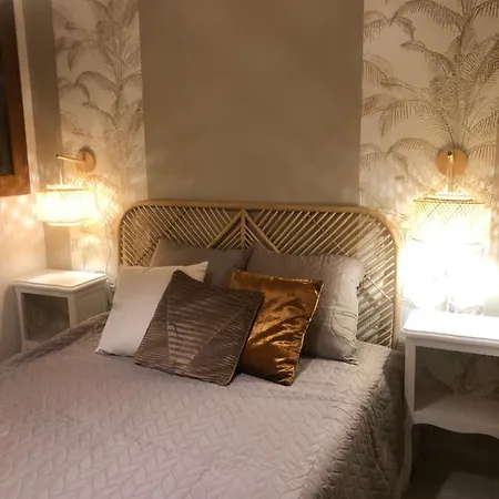 Les Lucioles Apartment *